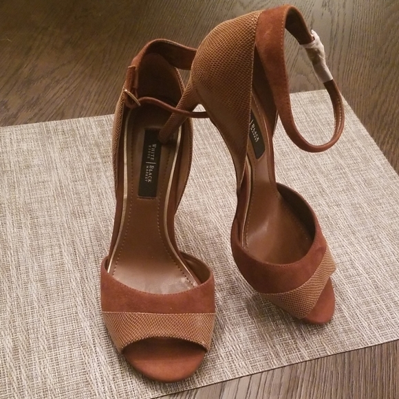 White House Black Market Heels - Picture 4 of 5